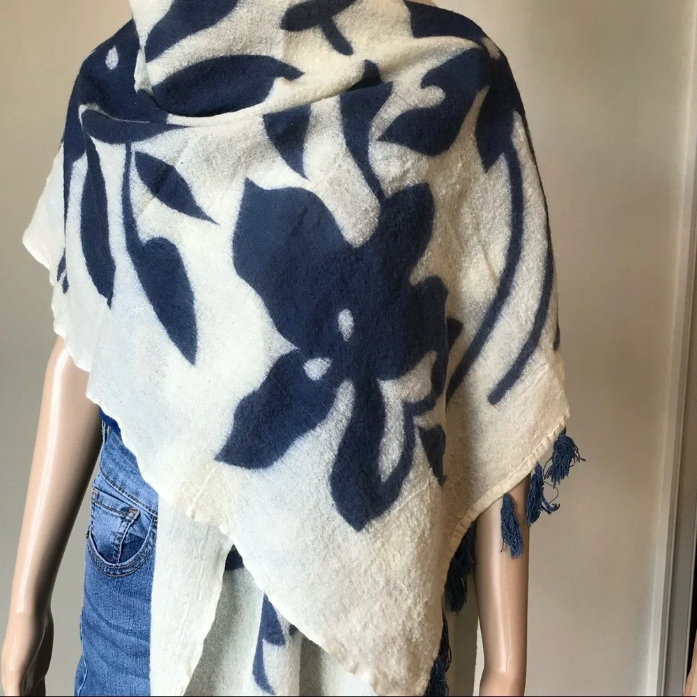 Splendid Cream and Navy Floral Wrap Scarf